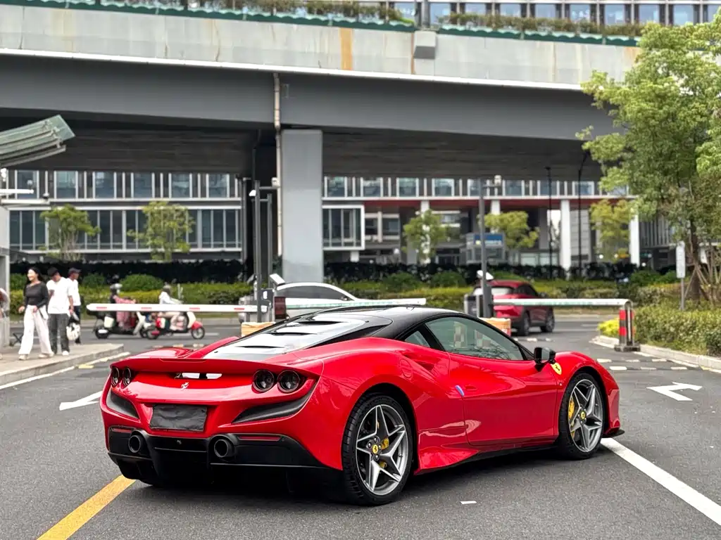 Ferrari F8 — фото 8