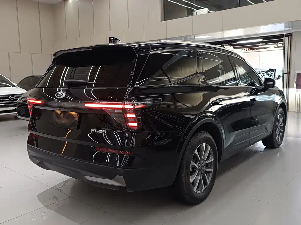 Ford Edge — фото 9