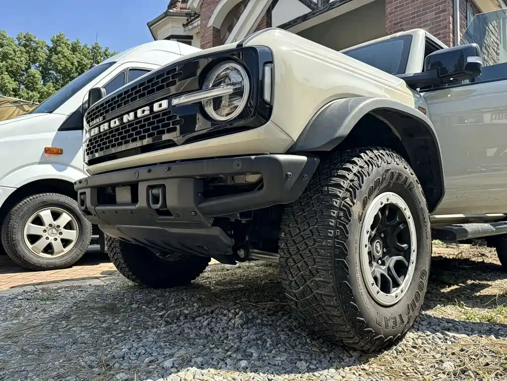 Ford Bronco — фото 3