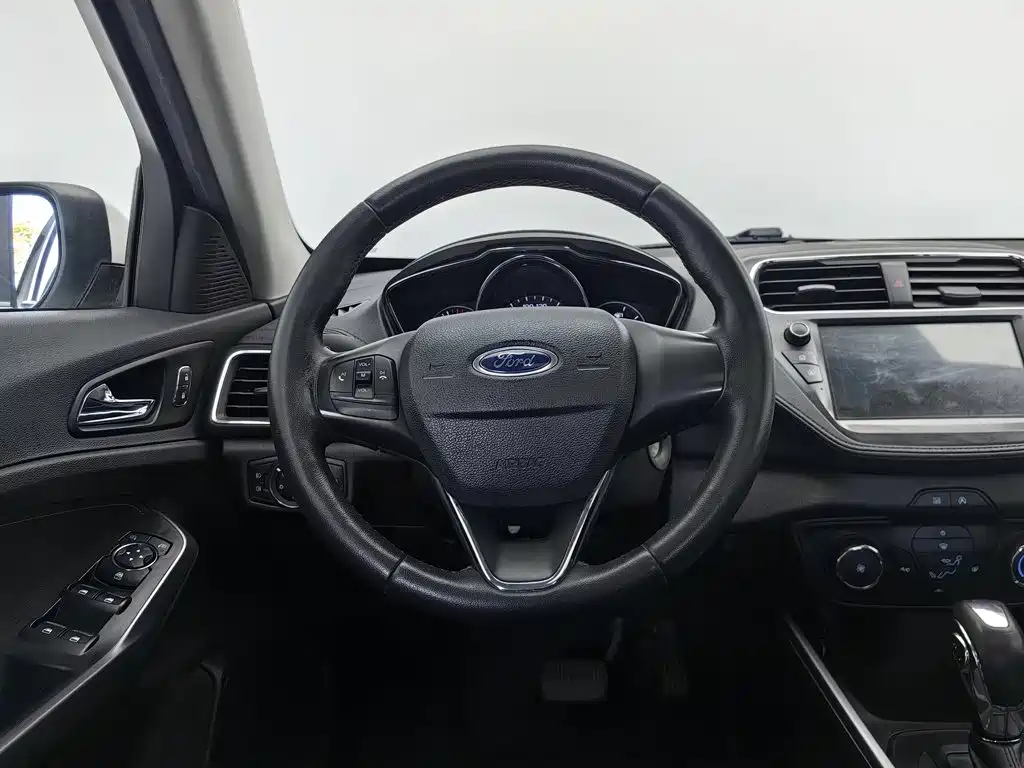 Ford Escort — фото 11