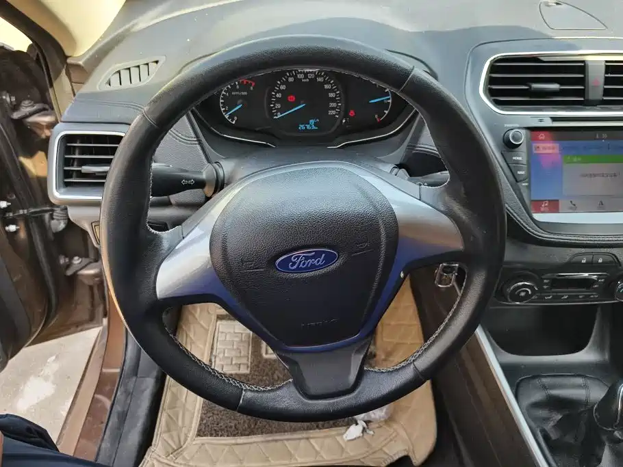 Ford Escort — фото 15