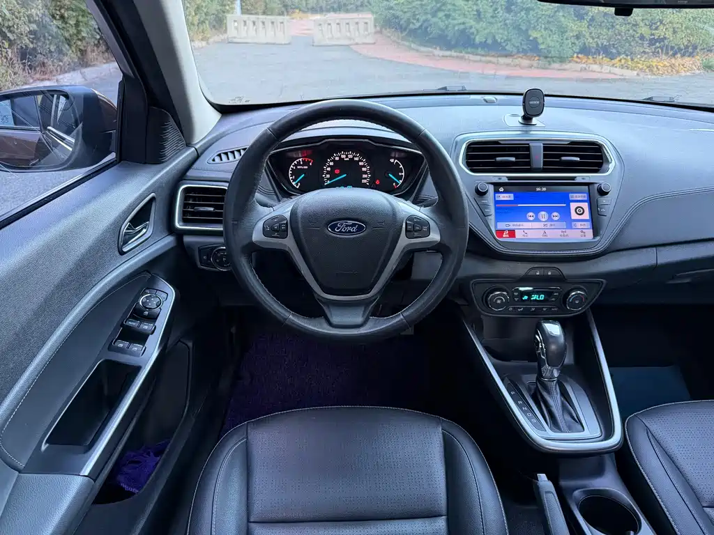 Ford Escort — фото 25