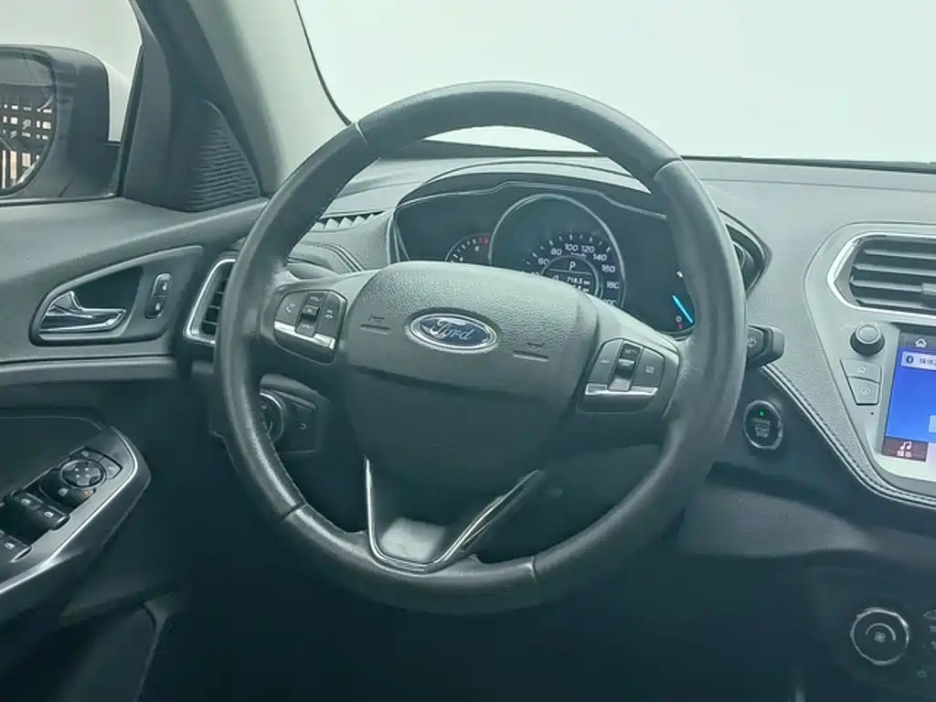 Ford Escort — фото 10