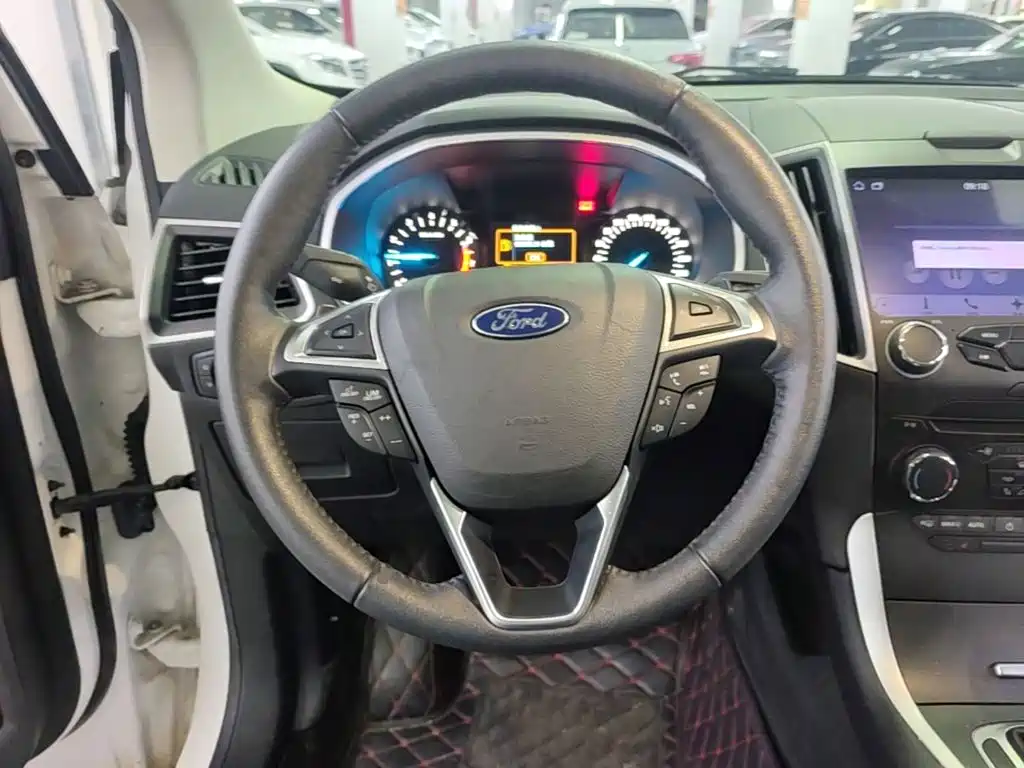 Ford Edge — фото 11