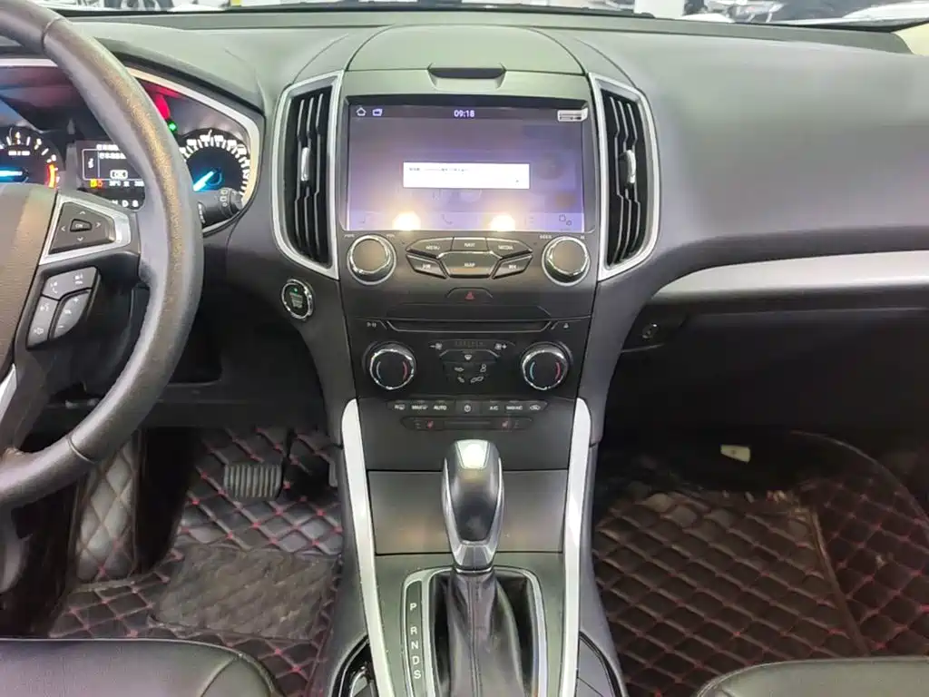 Ford Edge — фото 13