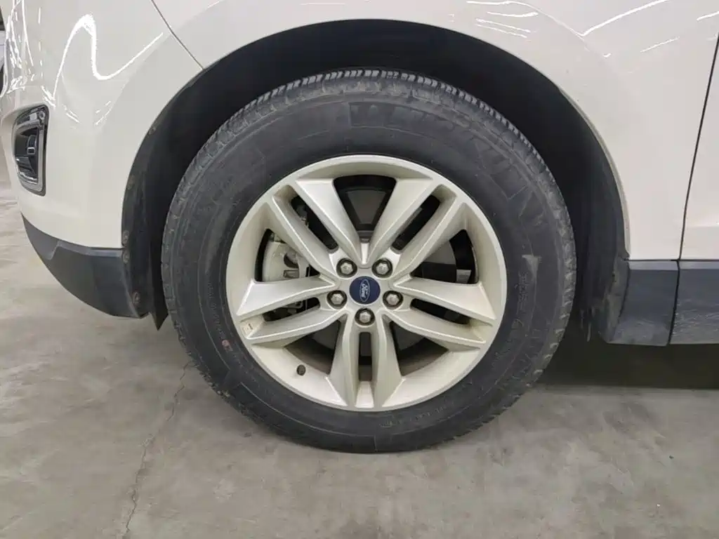 Ford Edge — фото 23