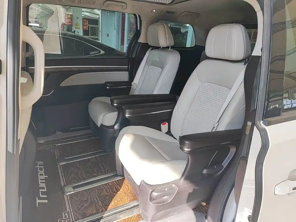 GAC Motor Trumpchi M8 — фото 17
