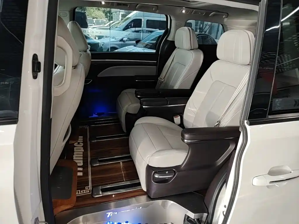 GAC Motor Trumpchi M8 — фото 17