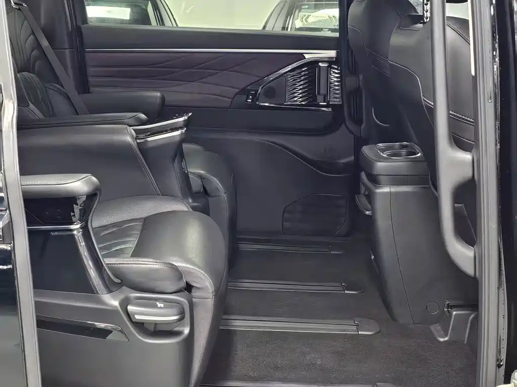 GAC Motor Trumpchi M8 — фото 11