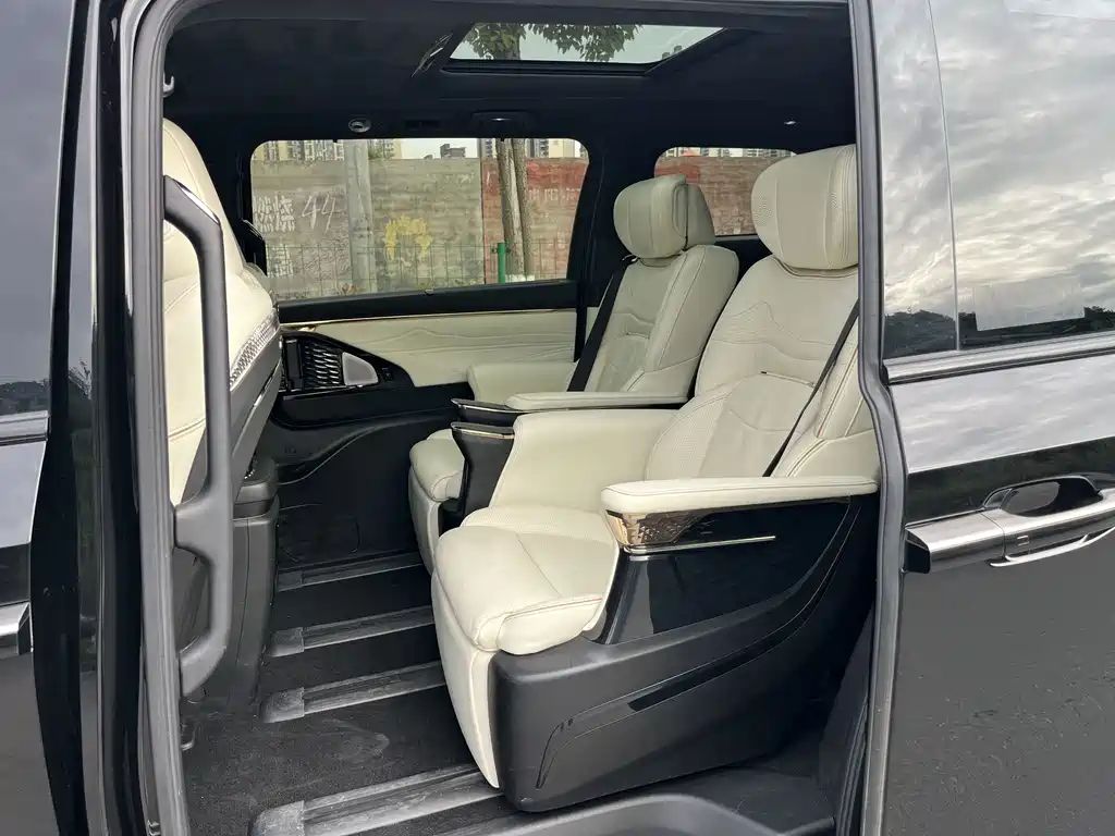 GAC Motor Trumpchi M8 — фото 11