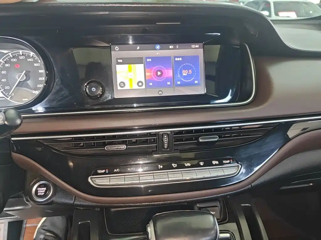 GAC Motor Trumpchi M6 — фото 13