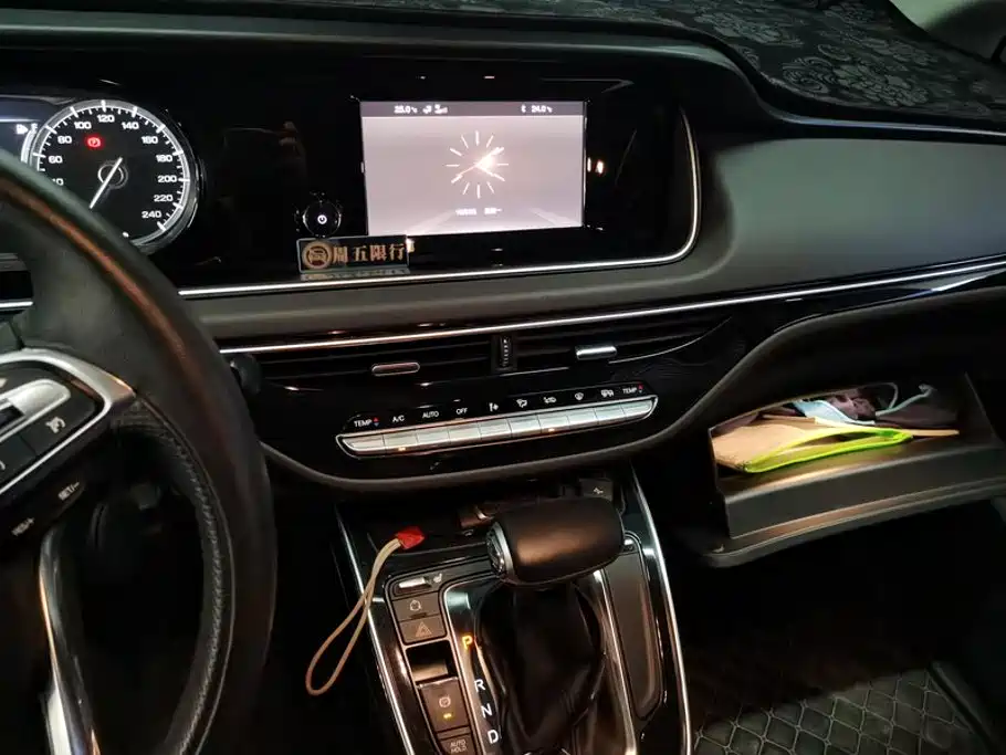 GAC Motor Trumpchi M6 — фото 13