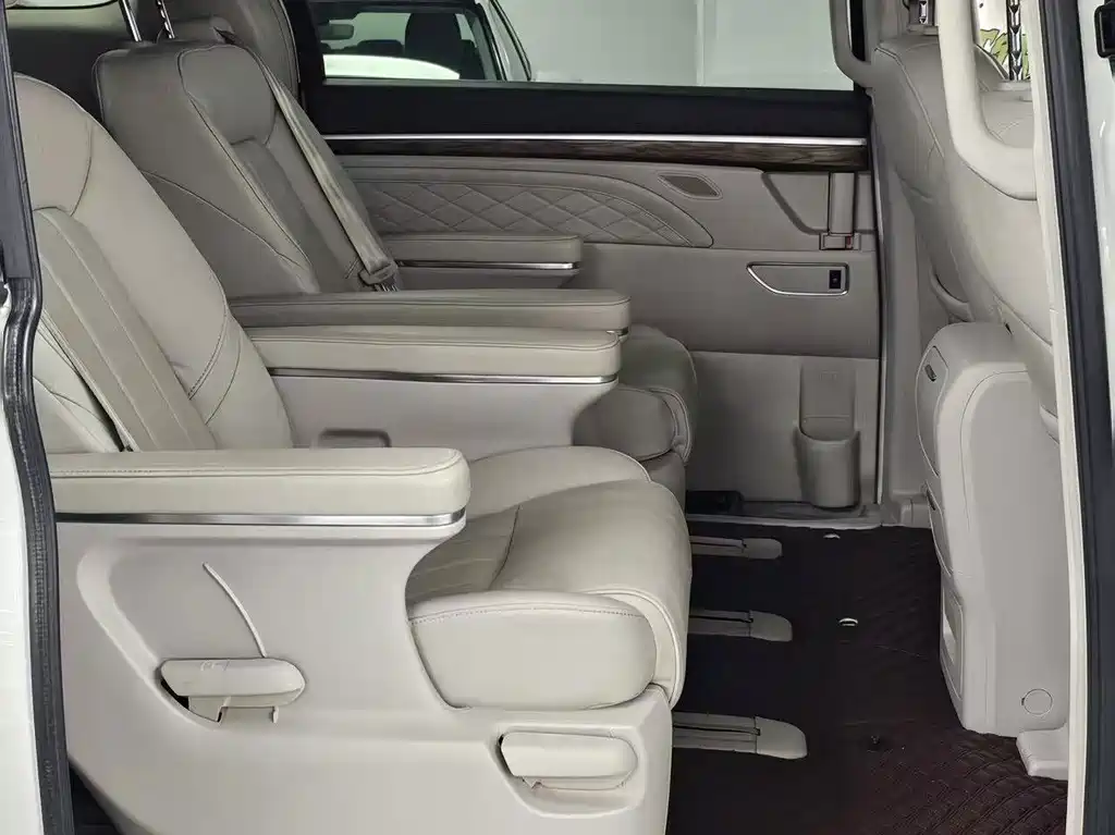 GAC Motor Trumpchi M8 — фото 14