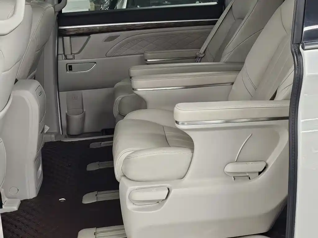 GAC Motor Trumpchi M8 — фото 10
