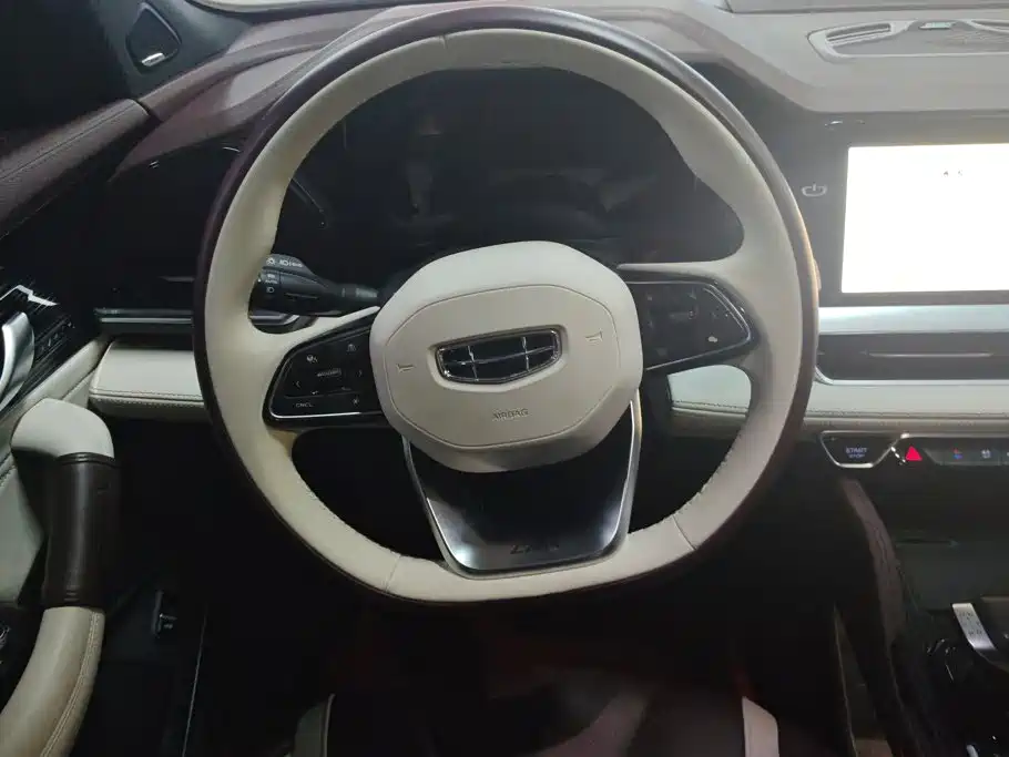 Geely Xingyue L — фото 15