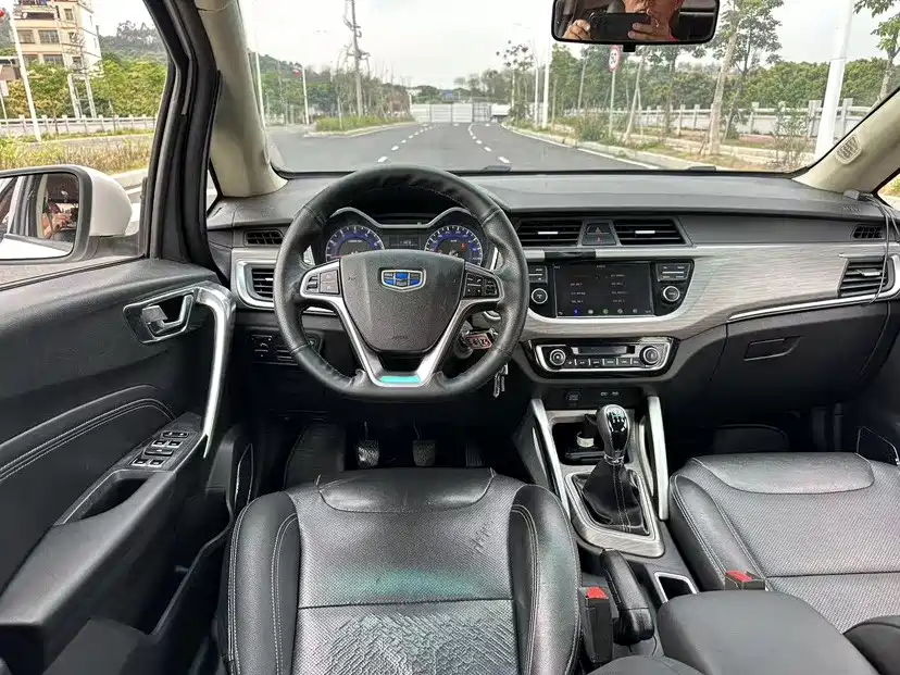 Geely Vision X3 — фото 16