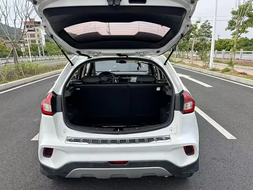Geely Vision X3 — фото 18