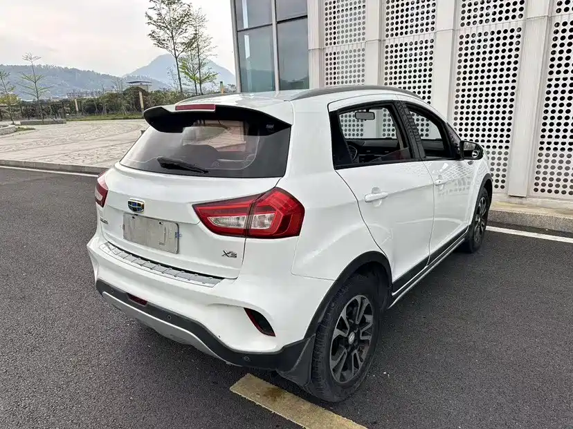 Geely Vision X3 — фото 28