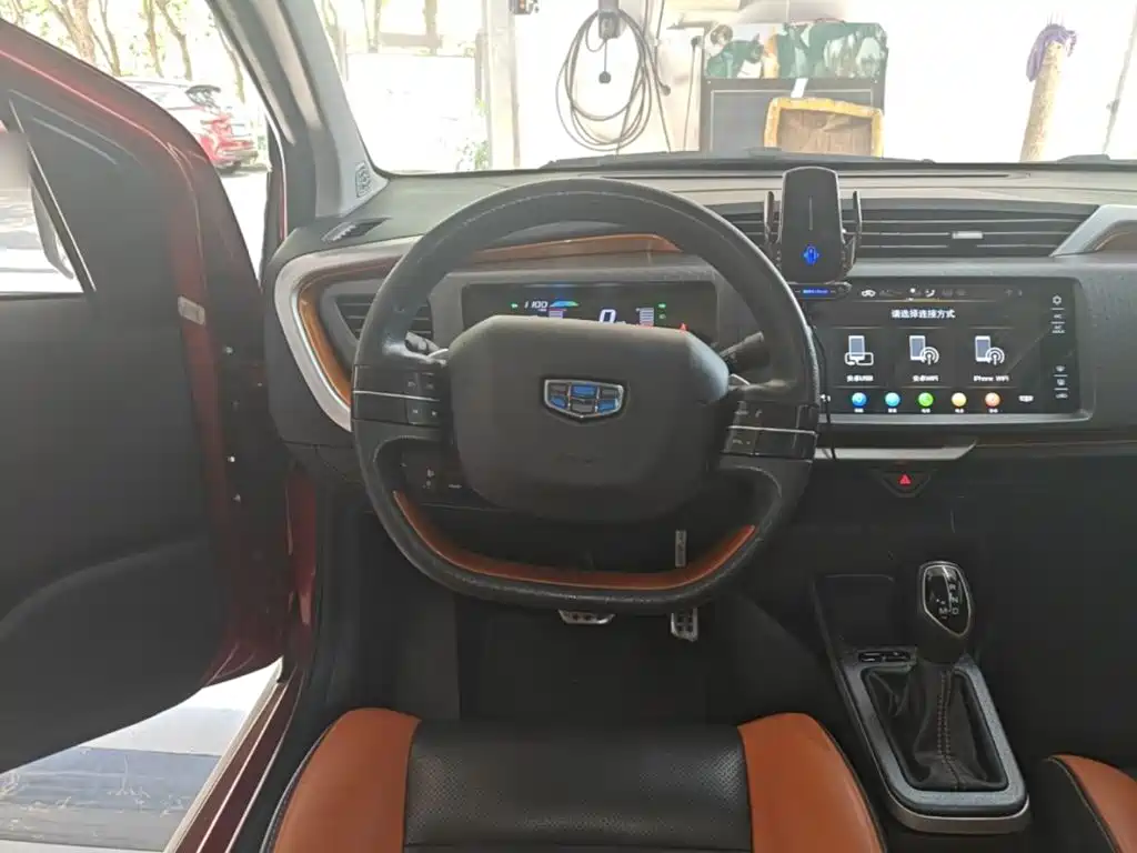 Geely Vision X1 — фото 11