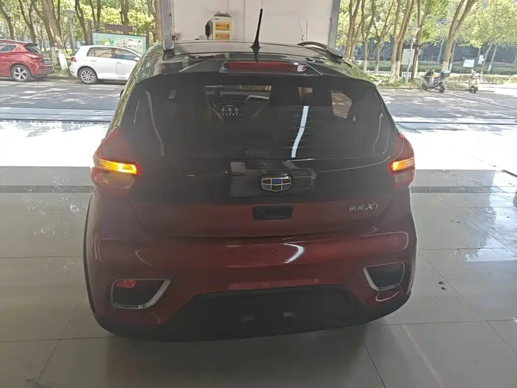 Geely Vision X1 — фото 6