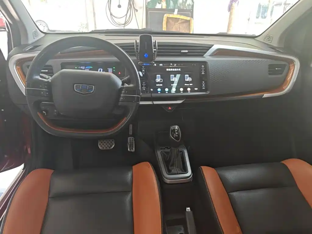 Geely Vision X1 — фото 10