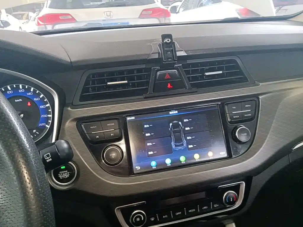 Geely Vision X3 — фото 9