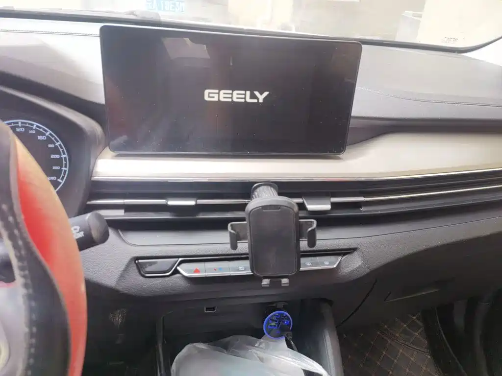 Geely Vision X3 — фото 14