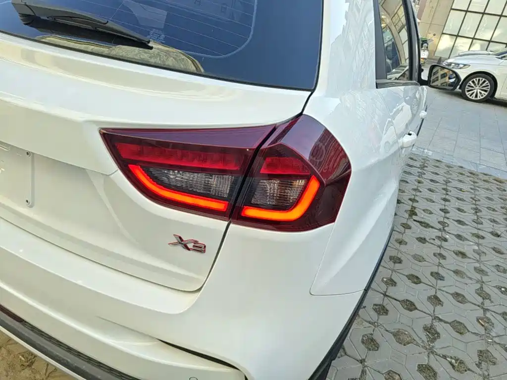 Geely Vision X3 — фото 8