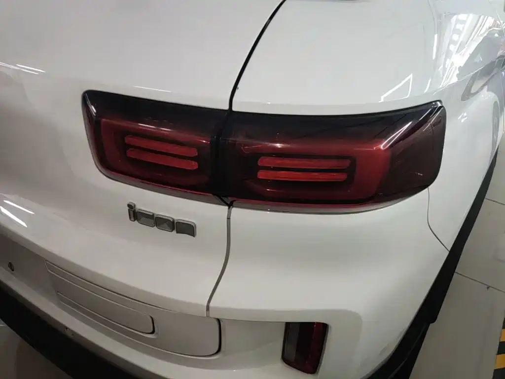 Geely Icon — фото 8