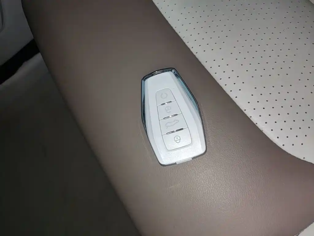 Geely Icon — фото 9