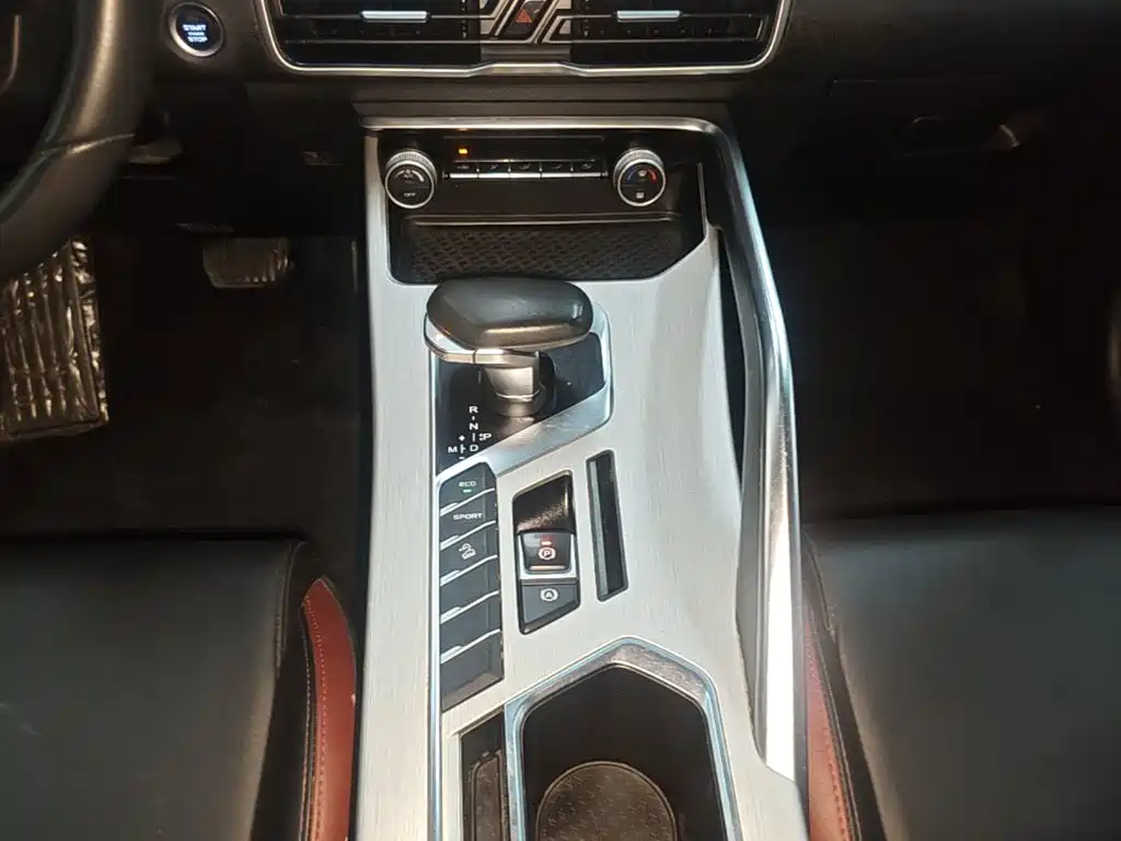 Geely Binyue — фото 14