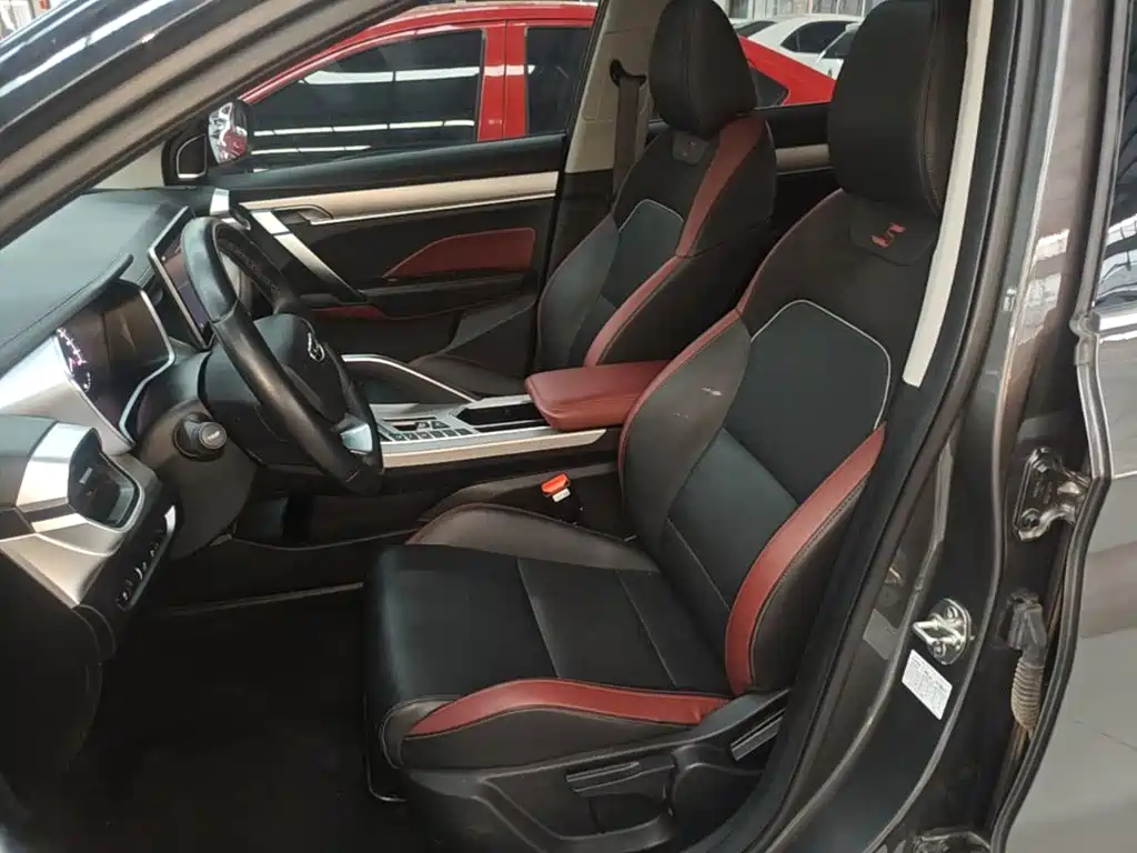 Geely Binyue — фото 15
