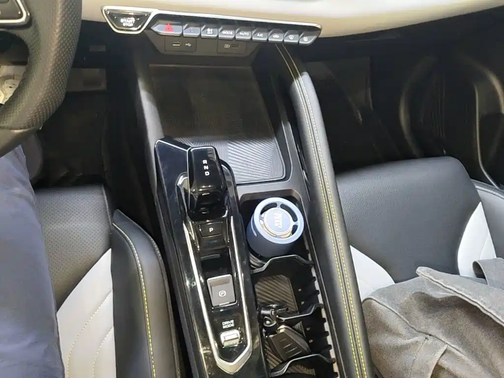 Geely Binyue — фото 14
