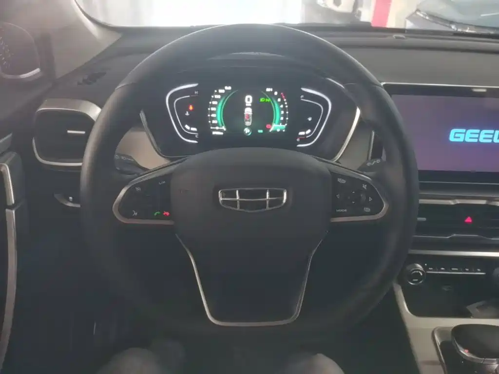 Geely Binyue — фото 11