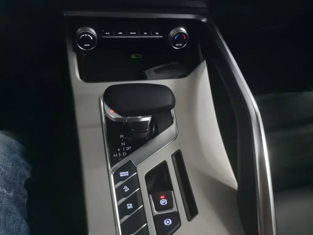 Geely Binyue — фото 14