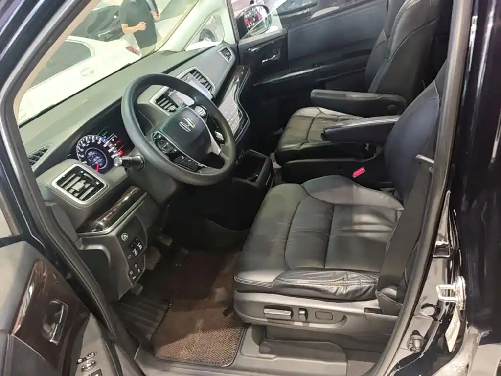Honda Odyssey — фото 15