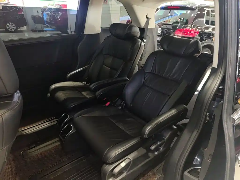 Honda Odyssey — фото 17