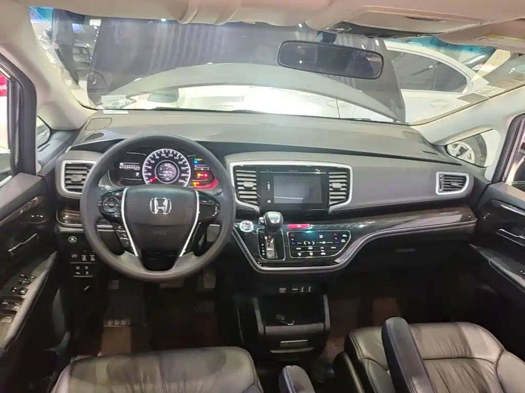 Honda Odyssey — фото 10