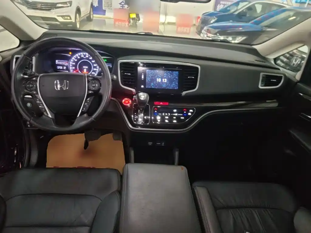 Honda Odyssey — фото 10