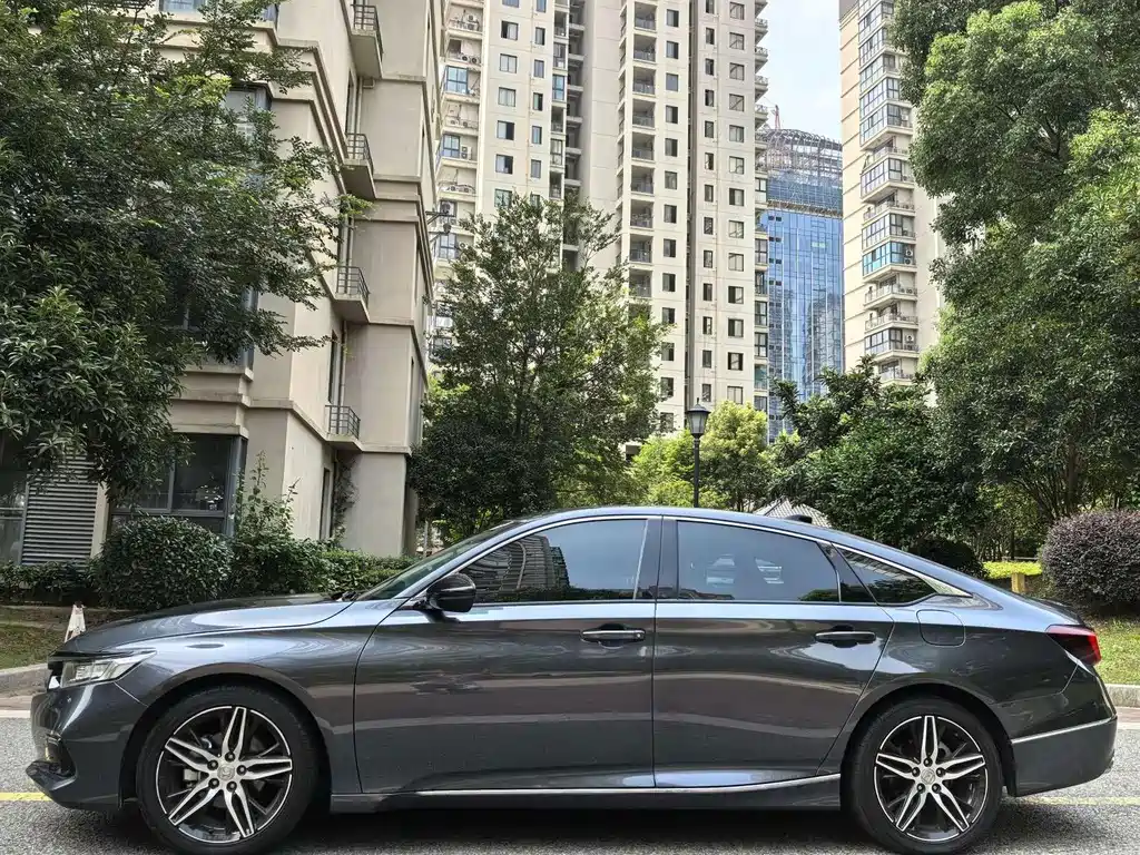 Honda Accord — фото 15