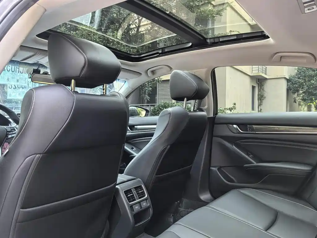 Honda Accord — фото 9