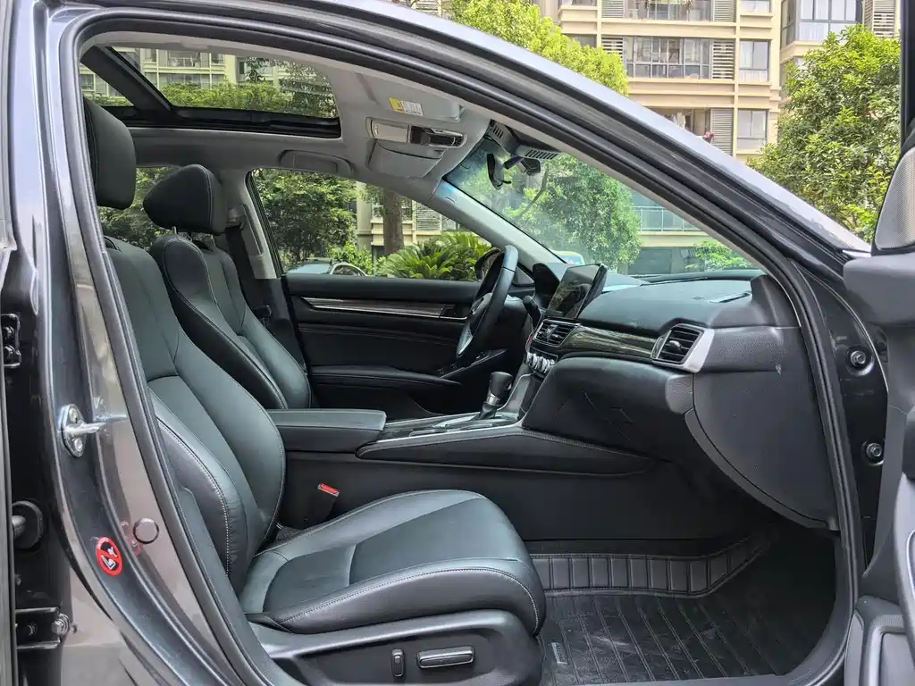 Honda Accord — фото 10