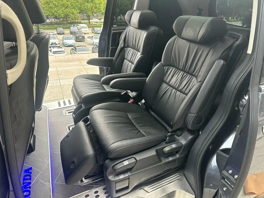 Honda Odyssey — фото 19