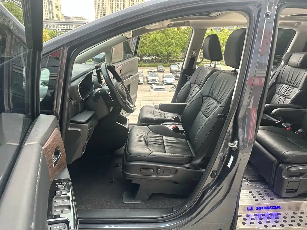 Honda Odyssey — фото 10