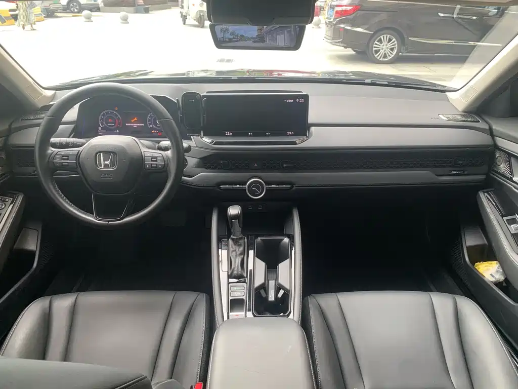 Honda Accord — фото 8