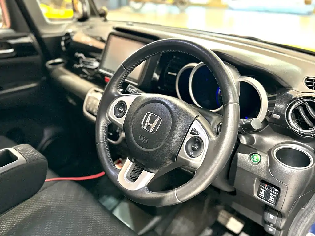 Honda N-BOX — фото 13