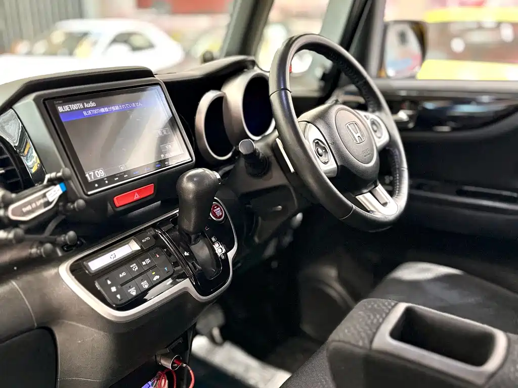Honda N-BOX — фото 16