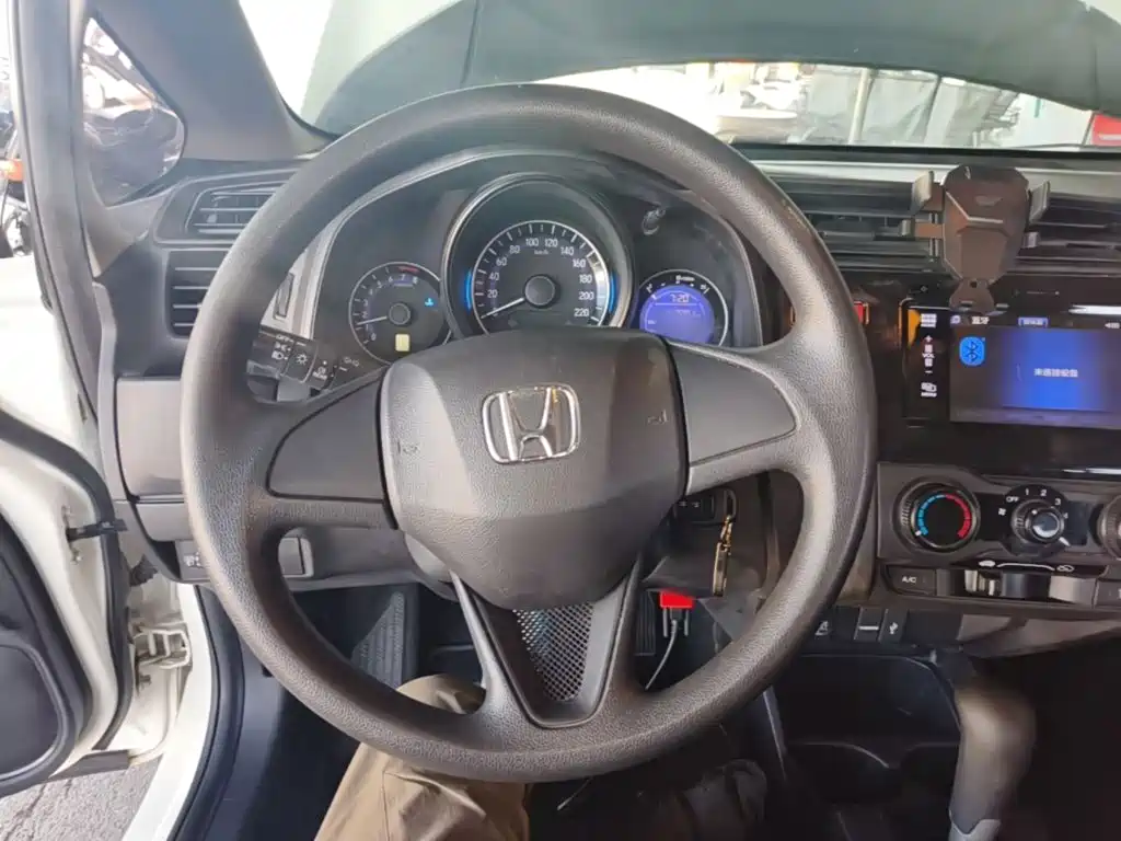 Honda Fit — фото 11