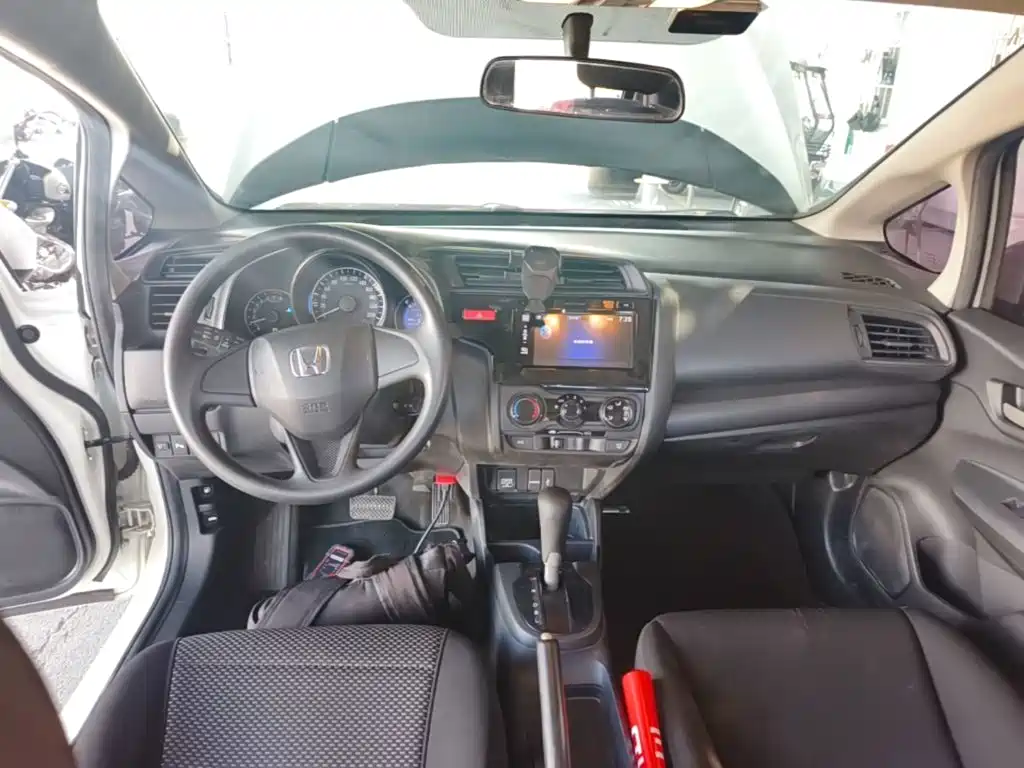 Honda Fit — фото 10