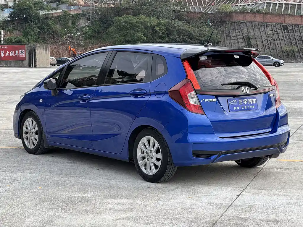 Honda Fit — фото 5